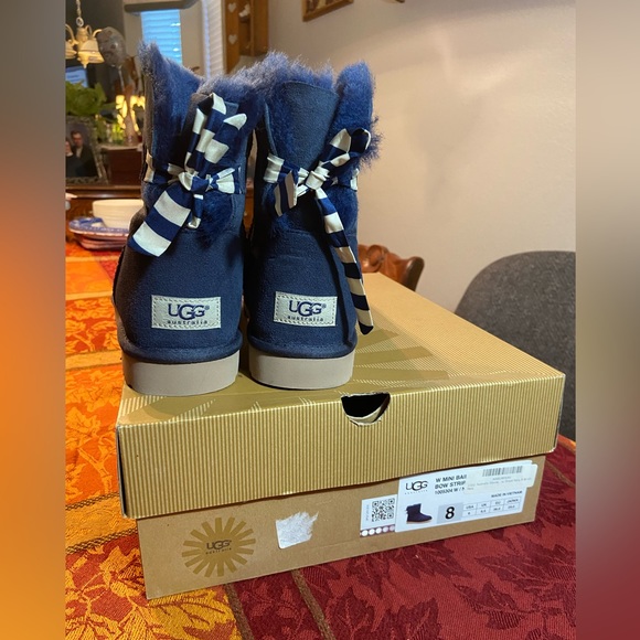 Vintage Blue Bailey Mini UGGS! So cute, so adorable… - Picture 4 of 5